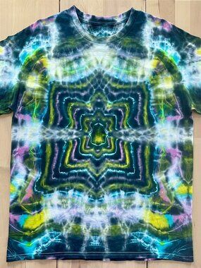 Gildan Unisex Neon Burst Mandala Tie Dye T-Shirt size Large Blue Yellow Pink